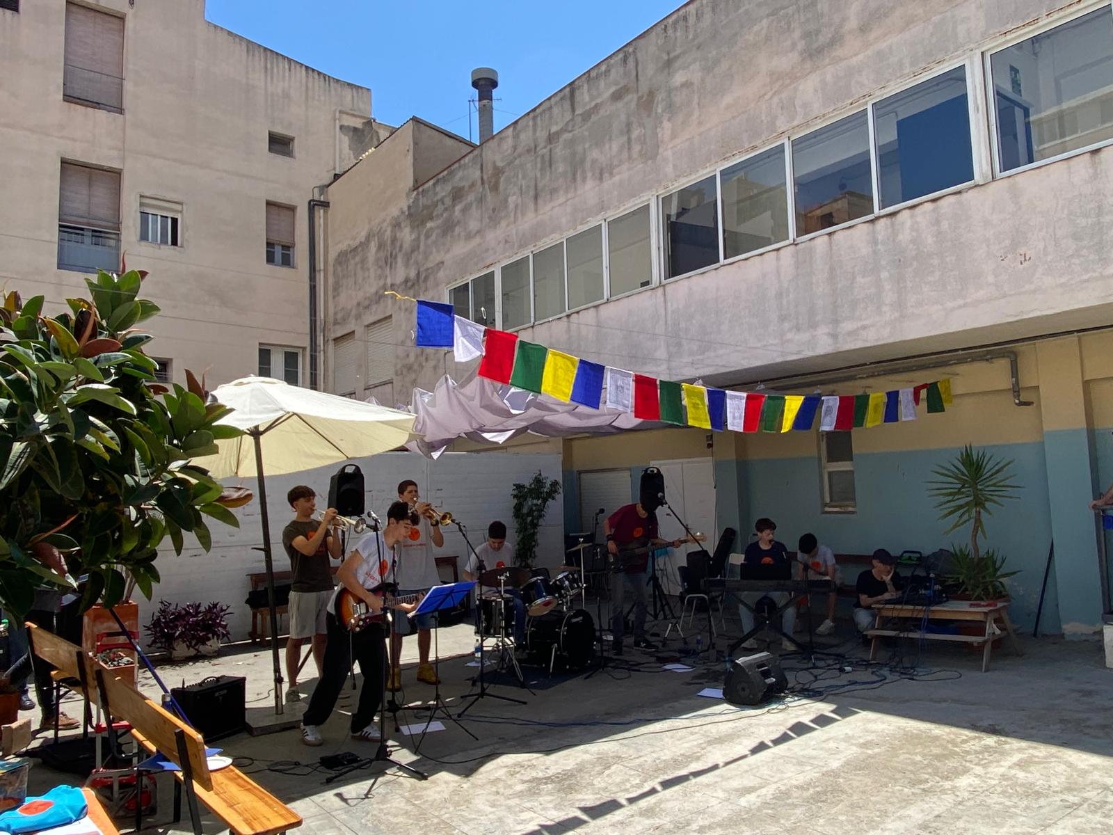 Éxito de la fiesta de los 30 años de Amics del Nepal